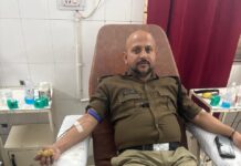 एसएसपी आफिस देहरादून मे नियुक्त आरक्षी शाहनवाज़ द्वारा 84 वीं बार किया गया रक्तदान।