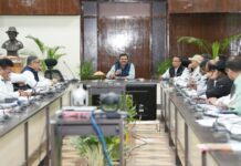 मुख्यमंत्री घोषणाओं के कार्यों को शीघ्र पूर्ण करें व लंबित परियोजनाओं पर 15 दिन में निर्णय लें : मुख्य सचिव।