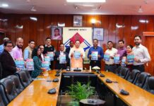 मुख्यमंत्री श्री पुष्कर सिंह धामी ने मंगलवार को सचिवालय में उत्तराखण्ड सचिवालय बैडमिंटन क्लब द्वारा प्रकाशित स्मारिका “प्रयास बेहतर कल के लिए” का किया विमोचन ।