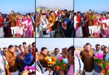 गैरसैंण के भराड़ीसैंण में मुख्यमंत्री श्री धामी के विधानसभा सत्र के लिए पहुंचने पर हुआ भव्य स्वागत।