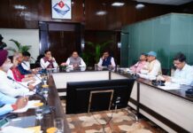 मुख्यमंत्री श्री पुष्कर सिंह धामी ने शुक्रवार को सचिवालय में नैनीताल एवं ऊधमसिंहनगर जनपद की विभिन्न विधानसभाओं से संबंधित मुख्यमंत्री घोषणाओं की समीक्षा की।