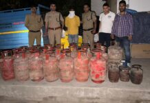 देहरादून में कालाबाजारी करते एक व्यक्ति को 32 एलपीजी सिलेंडरों के साथ किया गिरफ्तार।