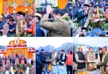 वैदिक मंत्रोच्चार के साथ खुले भगवान श्री बद्रीनाथ के कपाट।