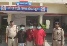 सार्वजनिक स्थान पर हुडदंग करने वालों को दून पुलिस ने पढाया कानून का पाठ।