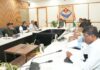 मुख्य सचिव श्री आनन्द बर्द्धन ने मंगलवार को जिलाधिकारियों के साथ वीडियो कॉन्फ़्रेंसिंग के माध्यम से विभिन्न बिंदुओं पर चर्चा कर महत्त्वपूर्ण दिशा निर्देश दिए।
