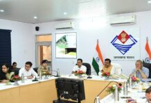 मुख्य सचिव की अध्यक्षता में जनपदीय विकास कार्यों की समीक्षा बैठक।