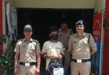 मंदिर में चोरी की घटना को अंजाम देने वाले अभियुक्त के कब्जे से घटना में चोरी किया गया माल व नगदी हुई बरामद।
