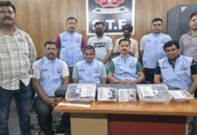 एसटीएफ.की फर्जी लाईसेंसधारकों के विरुध कार्यवाही करते हुए कल देर रात्रि रुद्रपुर क्षेत्र से 02 व्यक्तियों को भारी मात्रा में अवैध शस्त्रो व कारतूस सहित किया गिरफ्तार।
