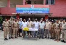 01 विदेशी नागरिक सहित 13 जुआरियो को पुलिस ने किया गिरफ्तार।