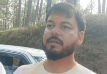 लोहाघाट से भाजपा से टिकट न मिलने पर निर्दलीय चुनाव जीतकर नारायण लाल बोल टिकट में मिला कोई बात नहीं,, लेकिन मैं हूं धामी के साथ।