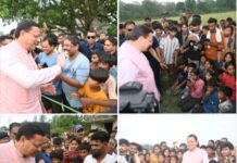 मुख्यमंत्री पुष्कर सिंह धामी को अपने बीच पाकर बच्चे हुए उत्साहित, जमकर खिंचवाईं तस्वीरें।