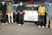 सड़क पर लापरवाही से वाहन चलाने तथा हुड़दंग करने वाले 06 युवकों को हिरासत में लेकर की वैधानिक कार्यवाही, 02 वाहनो को किया सीज।