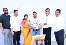 सीएम को सौंपा ज्ञापन, शाम तक मिली सिलाई मशीन।