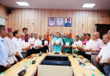 मुख्यमंत्री ने किया ‘सेवा विधि‘ पुस्तक का विमोचन।