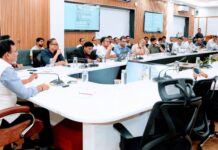 मुख्य सचिव श्री आनन्द बर्द्धन की अध्यक्षता में व्यय वित्त समिति की बैठक के दौरान समिति द्वारा विभिन्न विभागों के प्रस्तावों को संस्तुति प्रदान की गई।