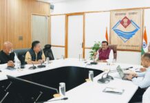 मुख्य सचिव श्री आनन्द बर्द्धन की अध्यक्षता में मंगलवार को सचिवालय में सचिव में सचिवगणों को महत्त्वपूर्ण दिशा निर्देश दिए गए