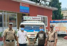 सड़क दुर्घटना में 02 व्यक्तियों की मृत्यु कारित करने वाले अभियुक्त व उसके मौसेरे भाई को दून पुलिस ने किया गिरफ्तार।