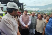 खराब मौसम के बीच भी पीपलकोटी पहुंचे मुख्यमंत्री धामी।