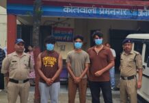 सार्वजनिक स्थान पर हुड़दंग करने पर तीन को किया पुलिस ने गिरफ्तार।