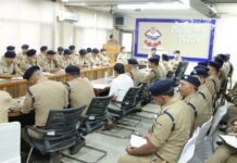 एसएसपी दून द्वारा जनपद के समस्त राजपत्रित अधिकारियो/थाना प्रभारियों के साथ की गई गोष्ठी,, कहा समस्त थाने में पीड़ितों से प्राप्त प्रार्थना पत्रों का करें शीघ्र निस्तारण साथ ही देहरादून में विभिन्न शिक्षण संस्थानों में अध्यनरत छात्रों की पृष्ठभूमि की करें जांच।