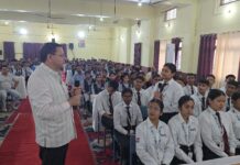 युवाओं ने मुख्यमंत्री धामी से समसामयिक विषयों पर किया प्रत्यक्ष एवं निर्भीक संवाद।