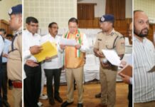 मुख्यमंत्री ने प्रदेश के विभिन्न क्षेत्रों से आए लोगों की समस्याएं सुनीं।