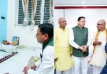 मुख्यमंत्री श्री पुष्कर सिंह धामी ने दैनिक जागरण समाचार पत्र के संपादक श्री मनोज झा की माताजी तथा हिंदुस्तान समाचार पत्र से संवाददाता श्री विमल पुरवाल की माताजी के निधन पर बुधवार को उनके देहरादून स्थित आवास पर पहुंचकर शोक संवेदना व्यक्त की।