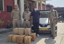 अवैध शराब की तस्करी में लिप्त 01 अभियुक्त को दून पुलिस ने किया गिरफ्तार.