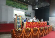विभागीय आयुक्त ने शरदकालीन गन्ना बुवाई एवं चीनी परता में सुधार हेतु नवीनतम तकनीकी विषय पर एक दिवसीय गन्ना कृषक गोष्ठी का आयोजन ।