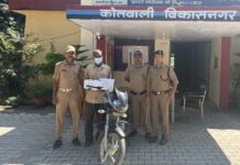 विकासनगर क्षेत्र में स्कूल परिसर में स्थित घर मे हुई चोरी की घटना का दून पुलिस द्वारा किया खुलासा।