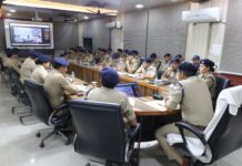 वरिष्ठ पुलिस अधीक्षक की देर रात तक चली मासिक अपराध गोष्ठी में त्योहारी सीजन व आगामी वीआईपी कार्यक्रमों के दृष्टिगत अधीनस्थ अधिकारियों को दिये कडे निर्देश।