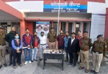 04 लाख रुo अनुमानित कीमत के 08 मोबाइल फोनो को पुलिस द्वारा बरामद कर किया मोबाईल स्वामियों के सुपुर्द।