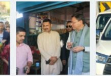 सीएम धामी ने देहरादून लौटते हुए सड़क मार्ग का किया विशेष निरीक्षण ,साथ ही श्रीनगर चुंगी पर स्थानीय दुकान में पी चाय, ‘लोकल फॉर वोकल’ का दिया संदेश।